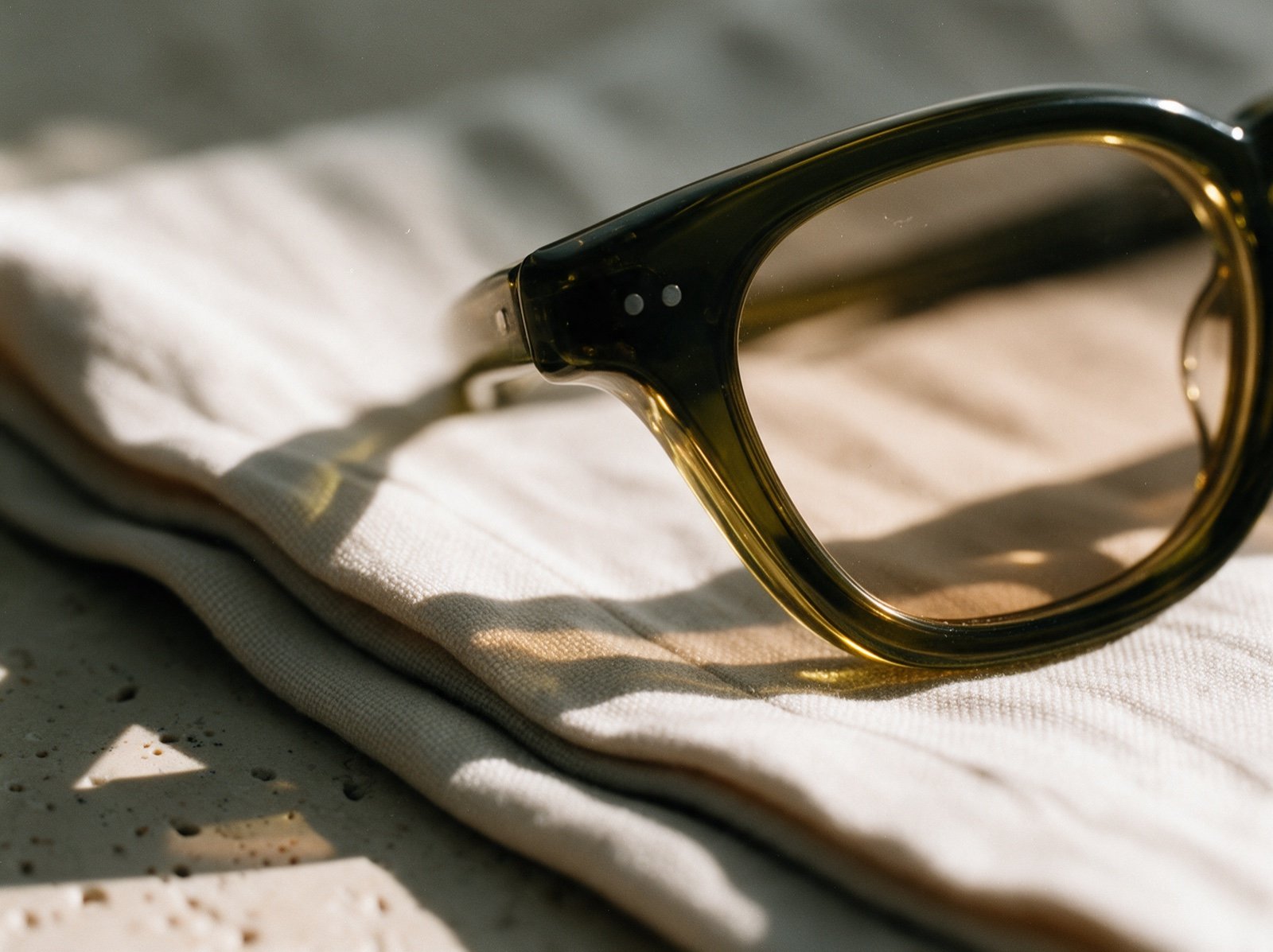 Close up of the thick translucent olive acetate of the STØRM frame